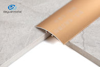 La pavimentazione di alluminio di dimensione su ordinazione profila il trattamento di superficie anodizzato colore dell'oro